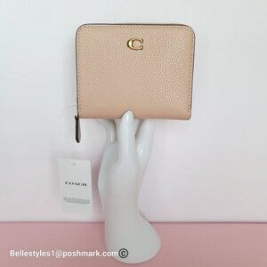 COACH Billfold Pebbled Leather Small Wallet w Colorblocked Interior-Cream multi⭐